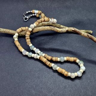 Síla přírody a elegantní styl...aneb náš nový náhrdelník pro moderního muže. 🤗📿 #nahrdelnik #promuze #kolekce #karhy...