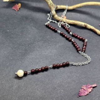 Šperk jak stvořený pro ženu, která se nebojí vyjádřit svou jedinečnost a miluje detaily...aneb náš nový dámský náhrdelník....