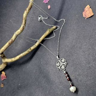 Objevte kouzlo decentní elegance s naším novým náhrdelníkem. 🤗📿 #nahrdelnik #prozeny #elegance #kolekce #lilianna...